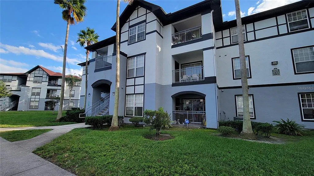 1 bed, 1.0 bath, 768 sqft, $1,249 — Photo 2