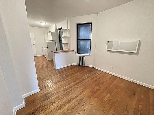3rd image of 222 E 27th St APT 9