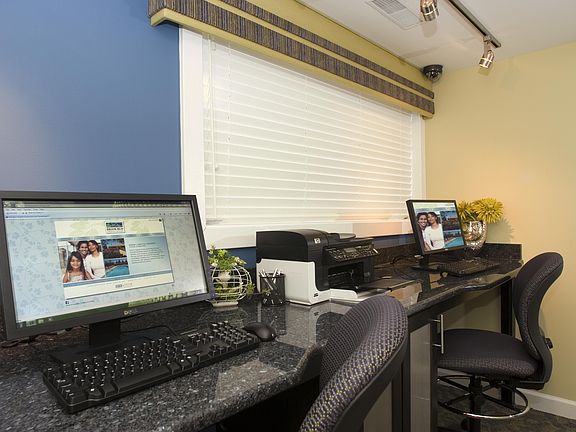 24/7 Business Center