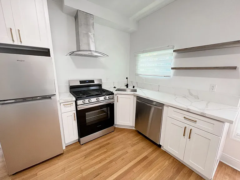 552 S Oakland Ave — Photo 13