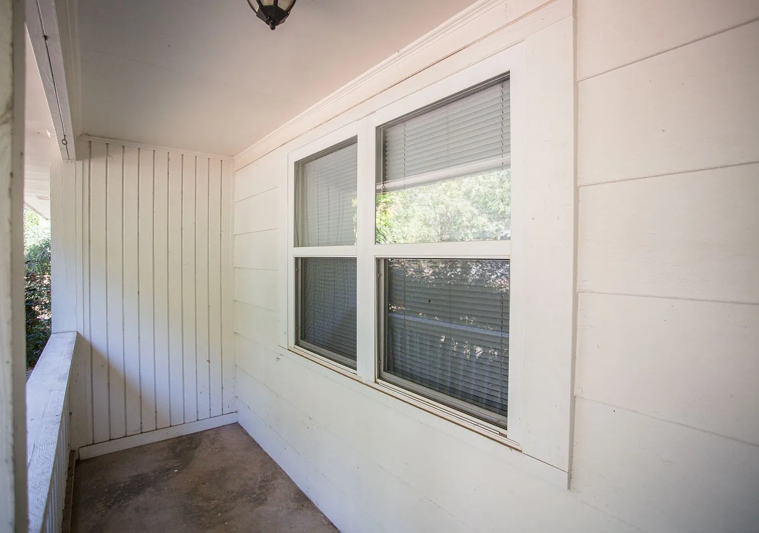Cute and Quiet West Side Duplex! — Photo 4