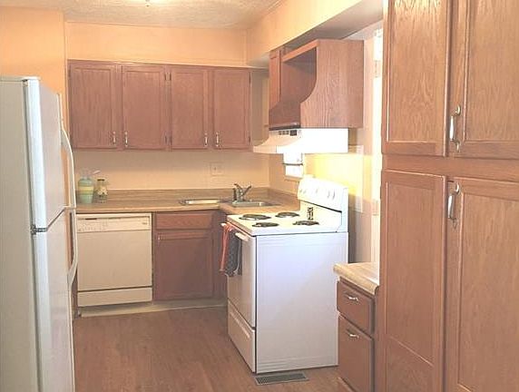 4th image of 3254 Welch Dr