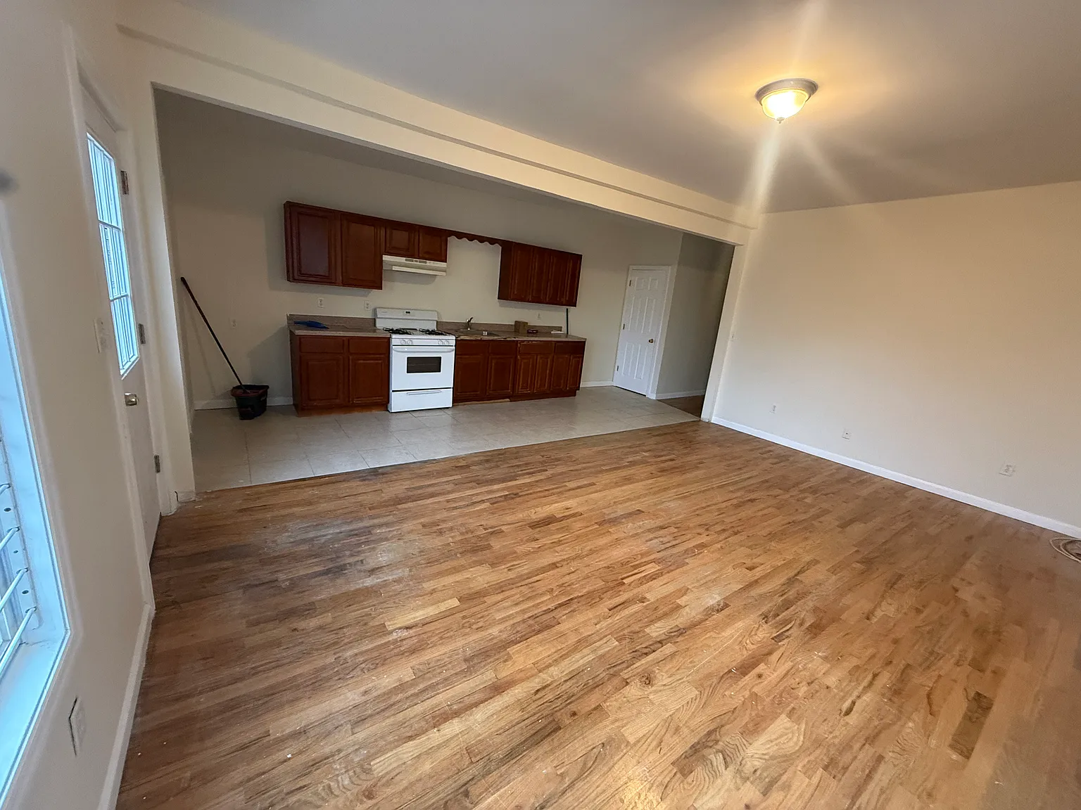 3 bed, 1900 sqft, $3,541 — Photo 1