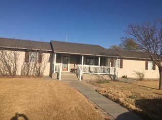 524 S Jayhawk Ave, Hugoton, KS 67951
