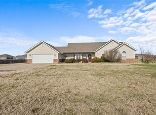 23050 Lawlis Rd, Siloam Springs, AR 72761