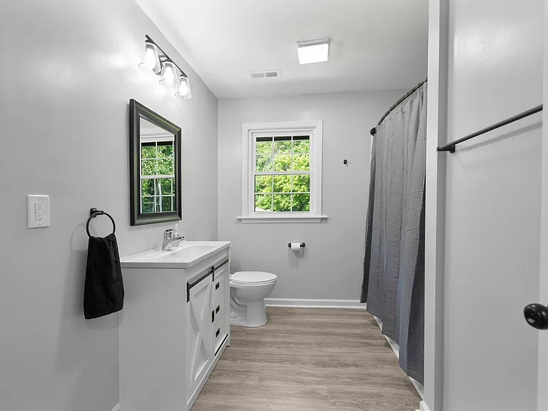 437 Woodsdale Rd — Photo 10