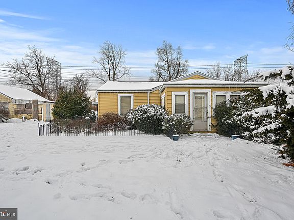 3rd image of 1017 Shoreland Dr