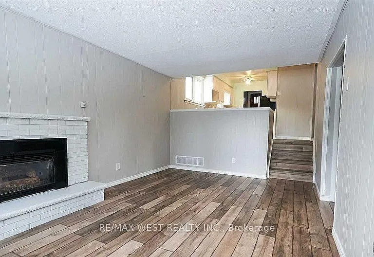 323 Centre St — Photo 19