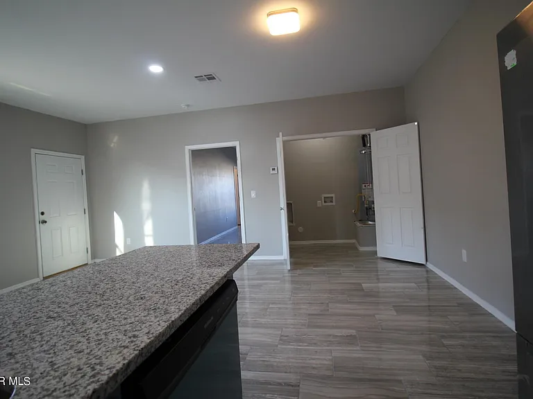 517 Val Verde St #B — Photo 7