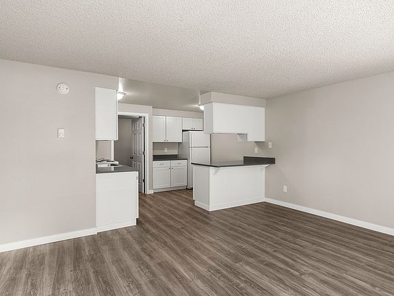 2nd image of 17234 NE Halsey St APT 211