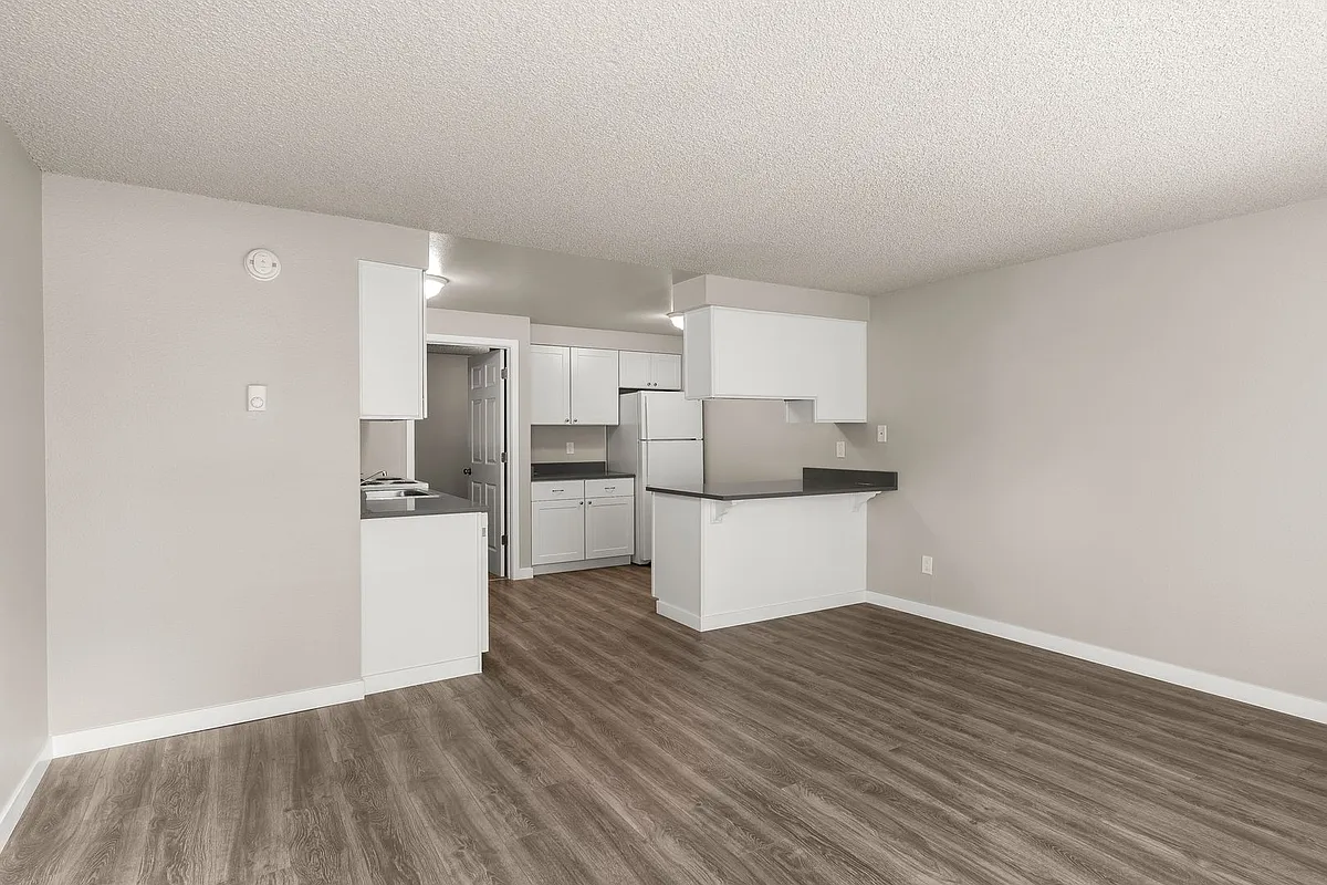 Building Photo - The Rim Crest Apartments