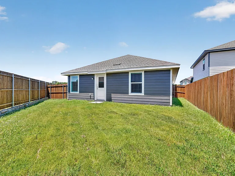 1128 Northfield Dr — Photo 20