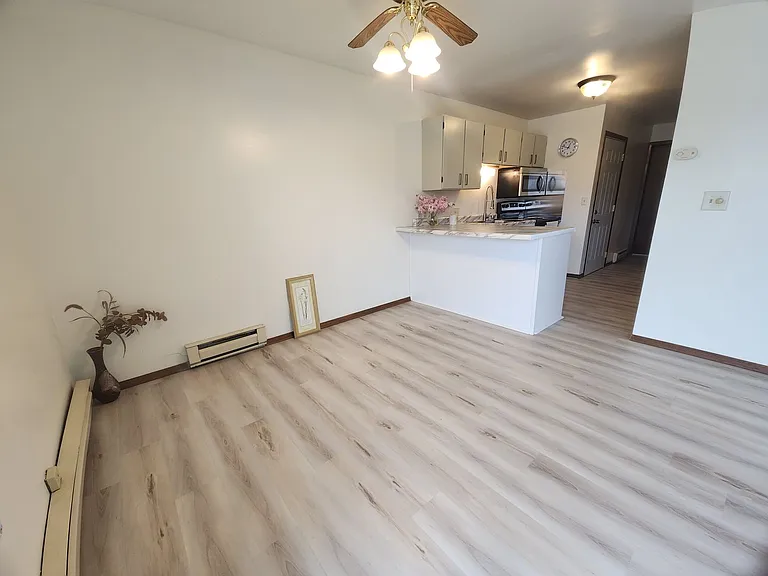 1045 Greenwood Ct — Photo 11