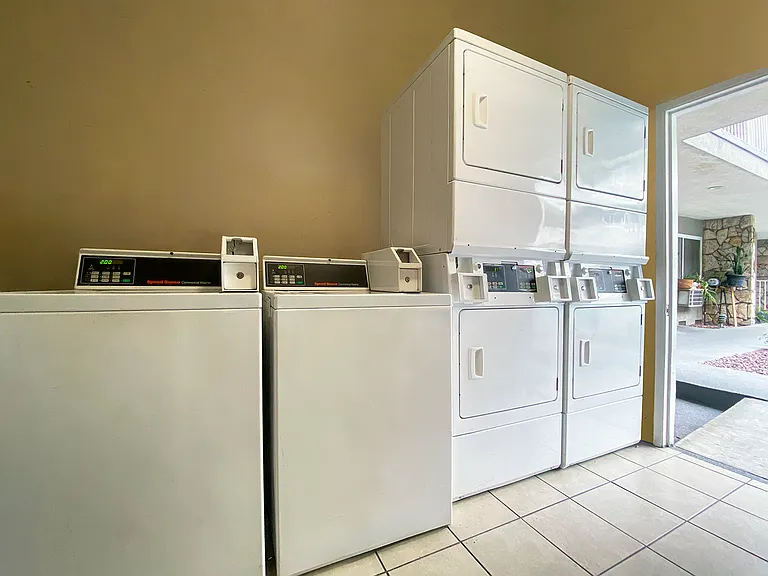 Capri Apartments — Photo 14
