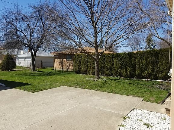 3rd image of 16422 Greenwood Ave