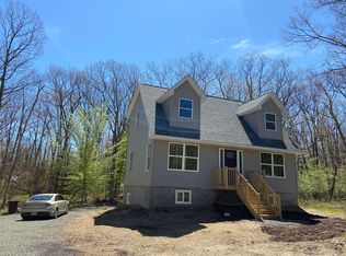 108 Oak Rd, Greentown, PA 18325