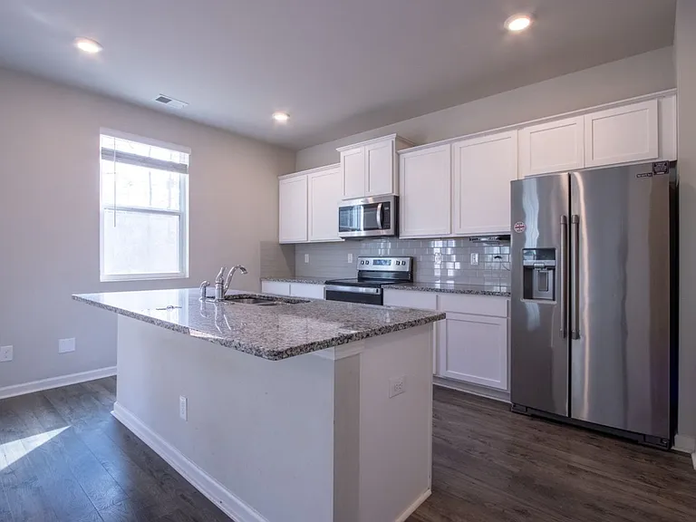 325 Park West Blvd — Photo 5