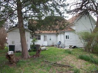 215 N 4th St, Celeste, TX 75423