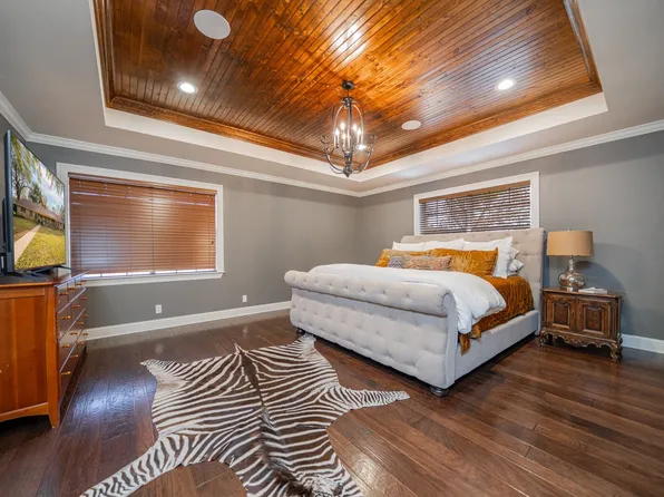 2301 Greenhills Dr, Kilgore, TX 75662