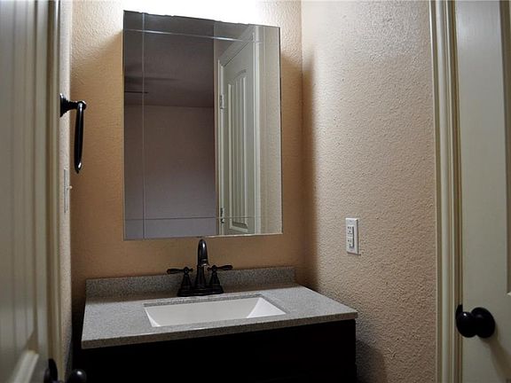 5th image of 5608 Cougar Dr APT 301