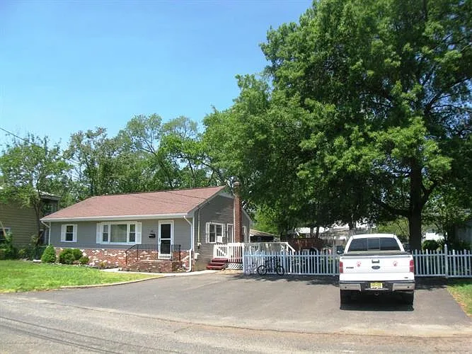 45 Frederick Pl photo 1