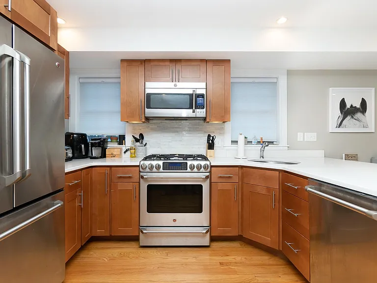 102 D St #3 — Photo 2