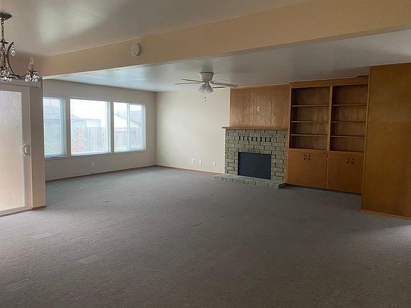 5th image of 207 Brennan St APT E