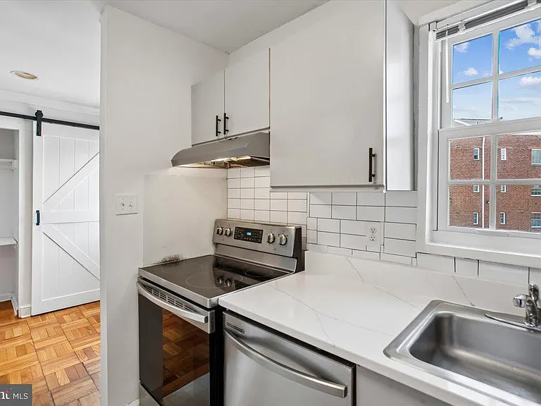 1702 W Abingdon Dr #201 — Photo 14