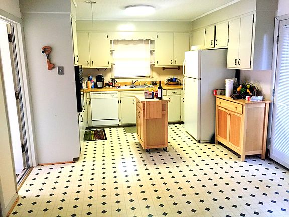 3rd image of 2257 Overlook Rd