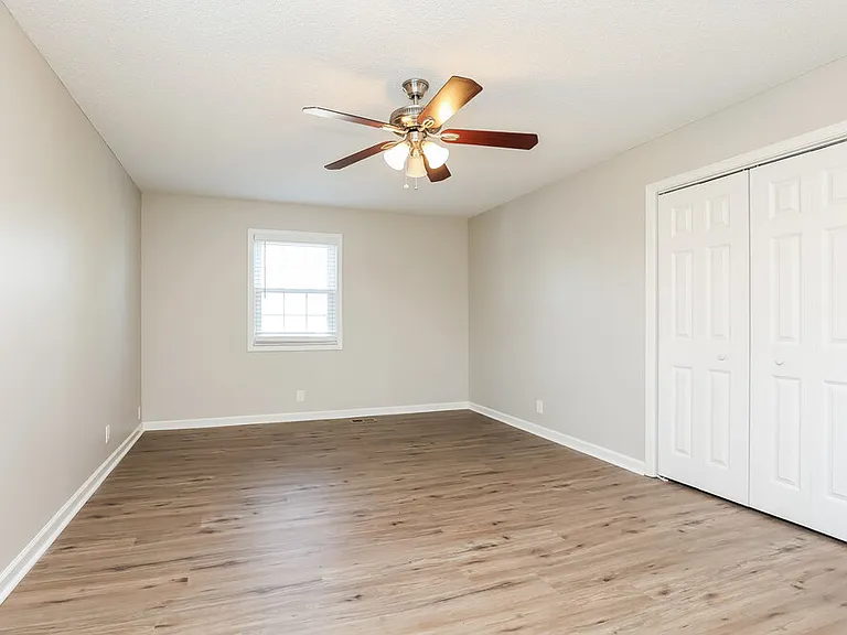 111 Dorchester Ct — Photo 10