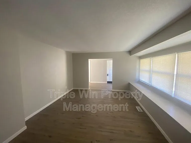 2372 Rockymont Dr — Photo 6