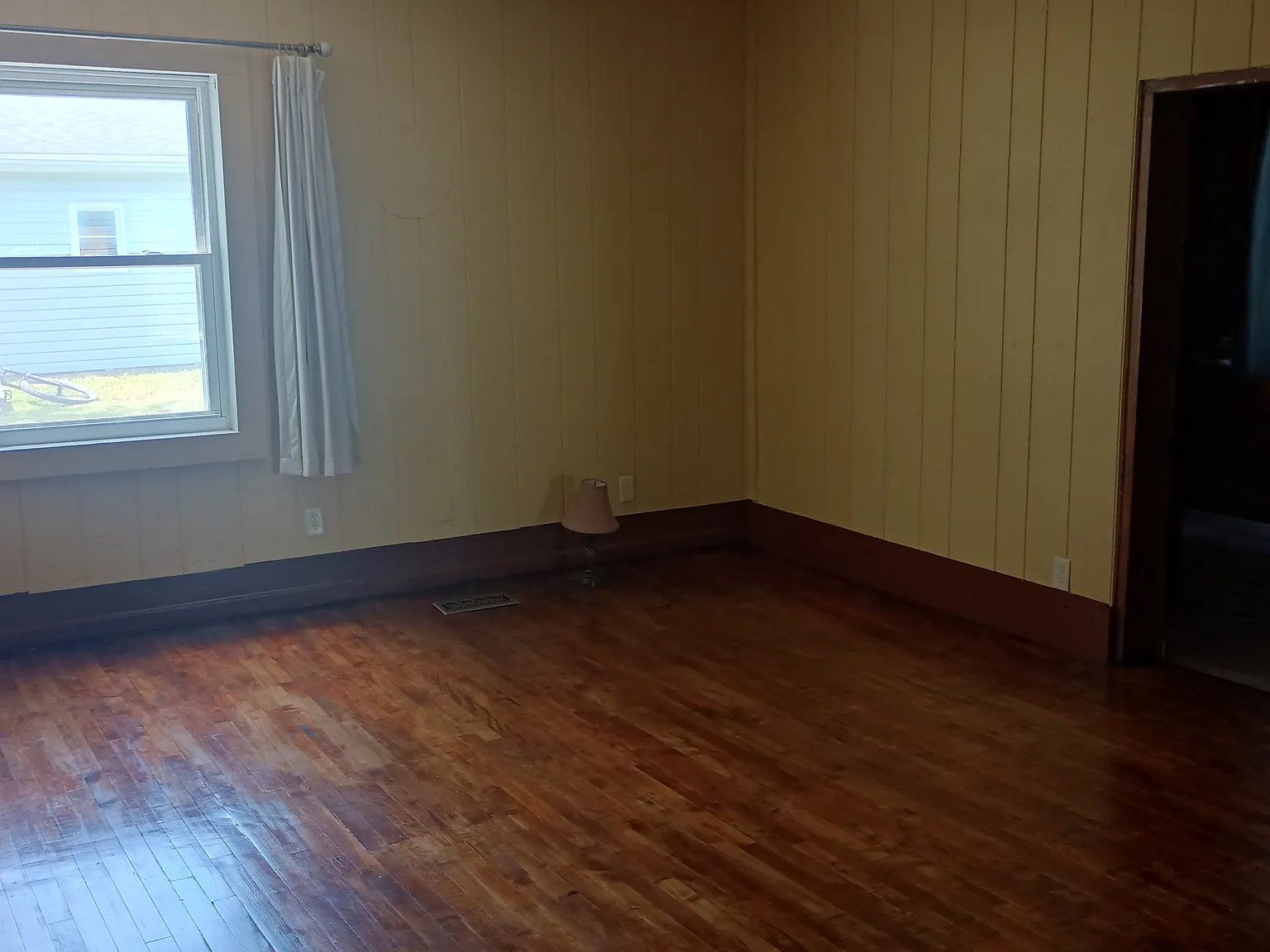 4 bed, 1876 sqft, $1,400 — Photo 3