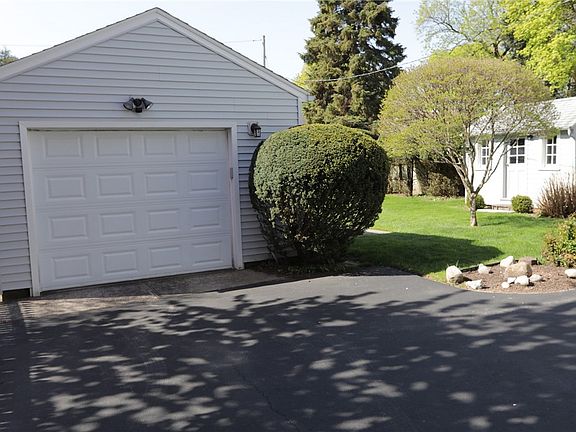 5th image of 53 Dake Ave