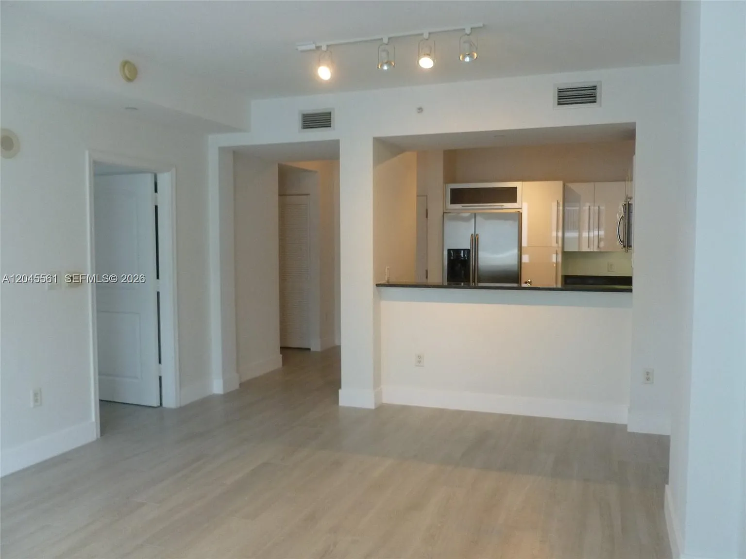 Toscano Condo — Photo 1