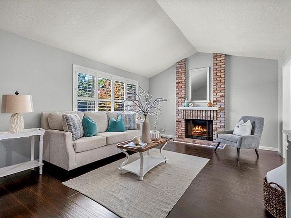 4th image of 2079 Flintcrest Dr