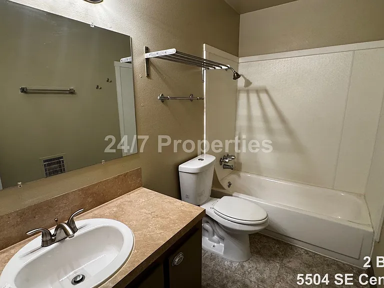 Upper-Level 2 BD | 1 BA Home - FoPo — Photo 11