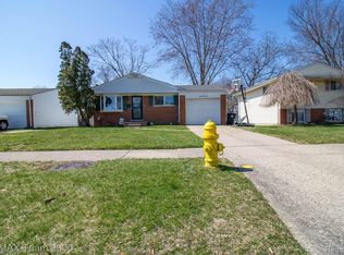 1642 S Berry St, Westland, MI 48186