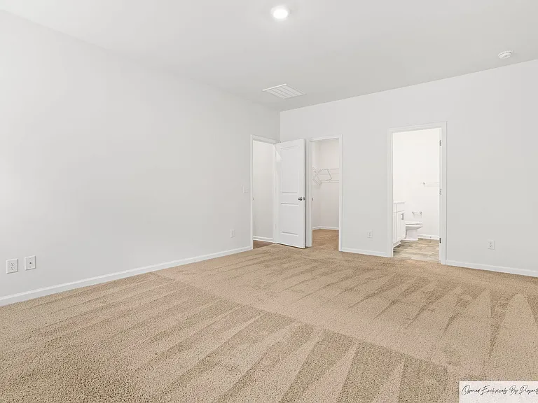 568 Stone Hollow Dr — Photo 13