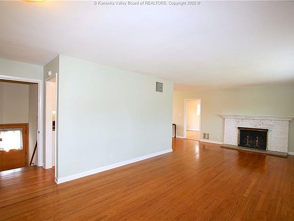 4th image of 904 Alynwood Cir
