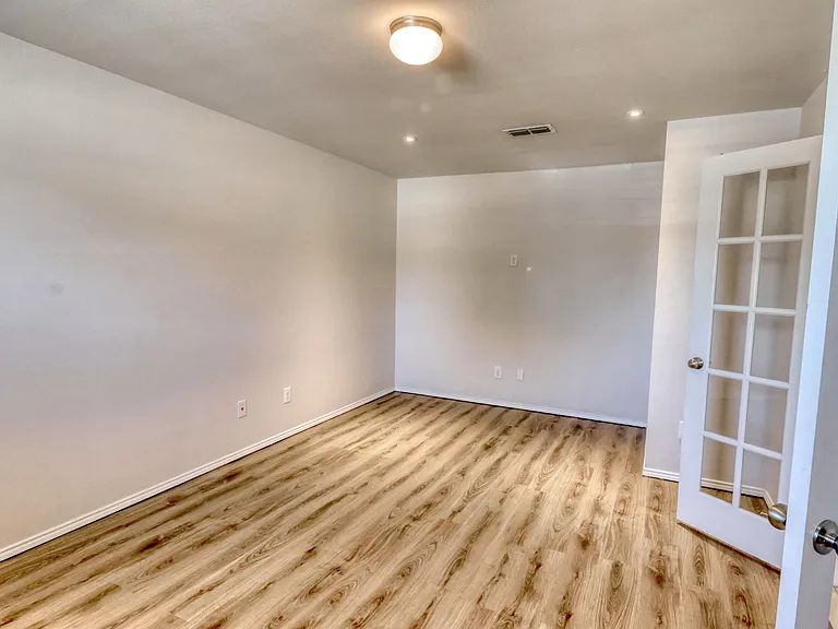 433 Magma Dr — Photo 16