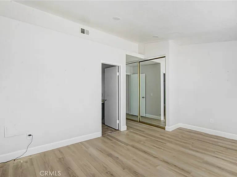 1142 W King St — Photo 10