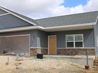 844 Prairie Gdns UNIT 22, Kewaskum, WI 53040