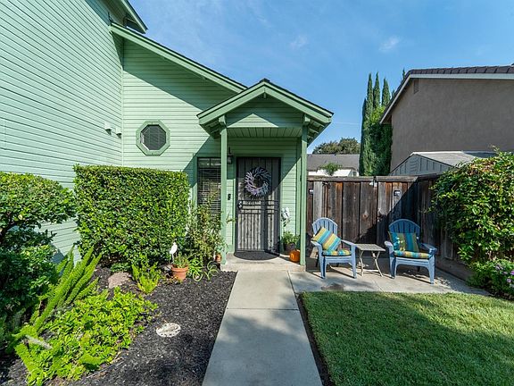 3rd image of 2505 Burlwood Dr