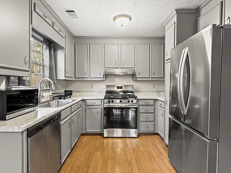 Hillside Pl SE — Photo 10