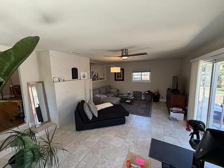 2481 Wilmington Ave — Photo 8