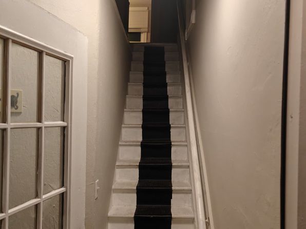 456 Walnut Ave #2, Elgin, IL 60123 – 1-bedroom rental in Elgin