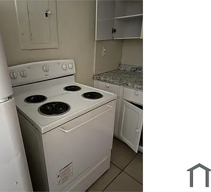 9902 NW 10th Ave — Photo 3