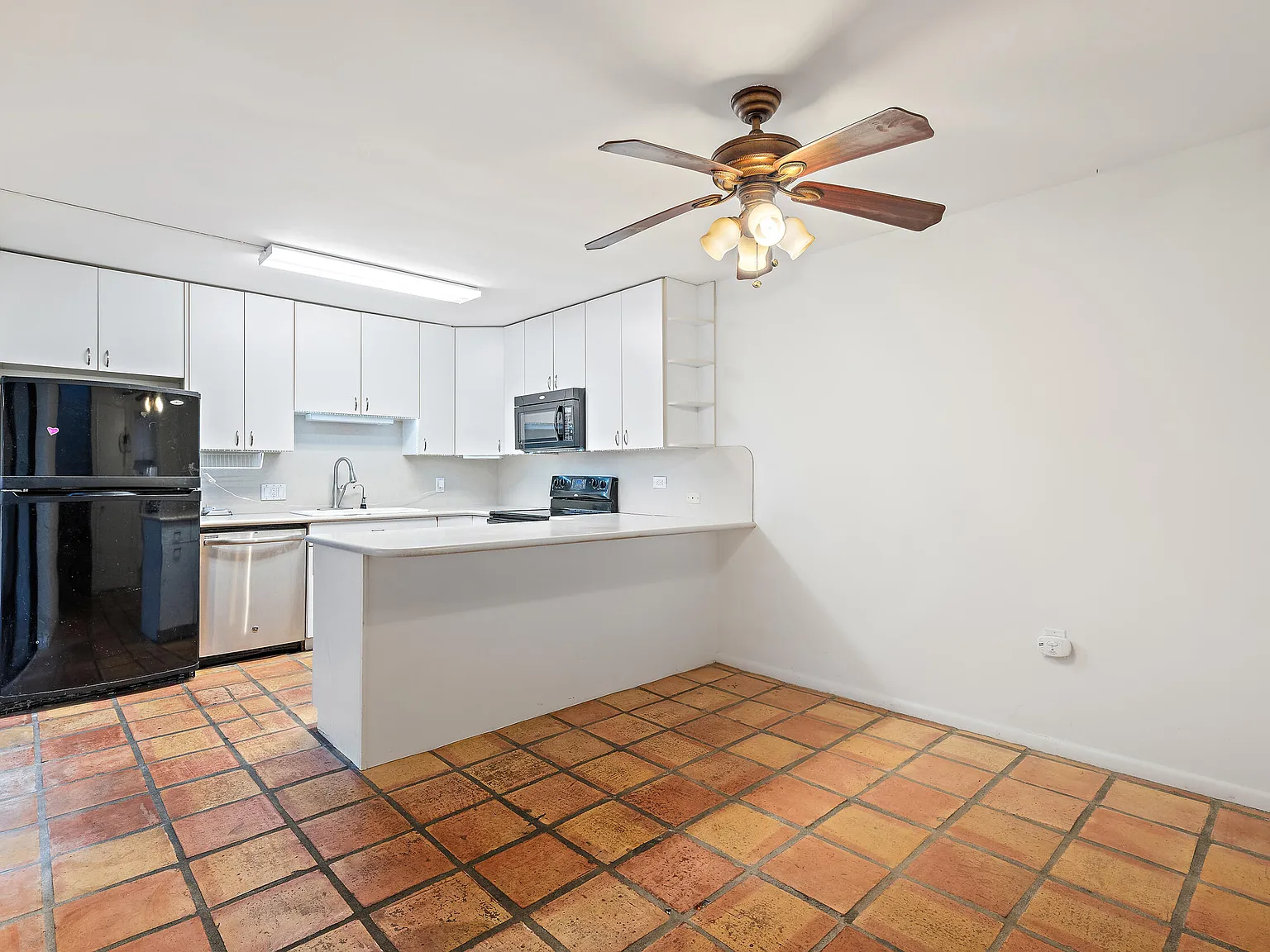 2 bed, 2.5 bath, 1488 sqft, $2,600 — Photo 3