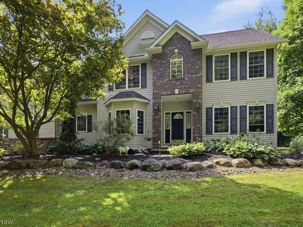 11685 Lancaster Dr, Chagrin Falls, OH 44023