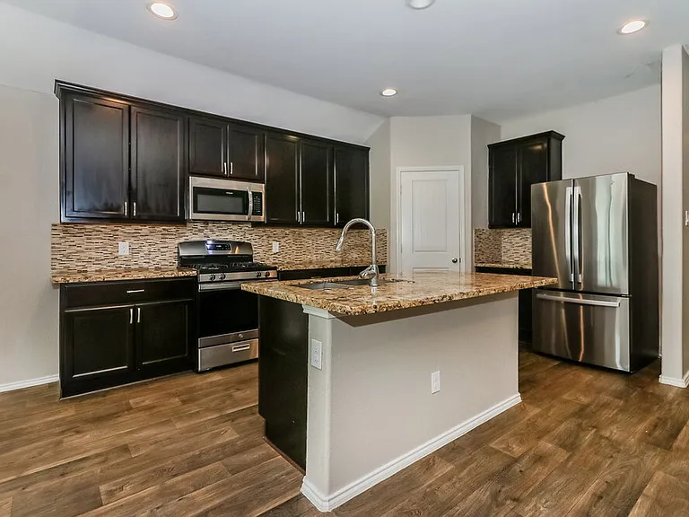 8102 Rose Petals Ln — Photo 6
